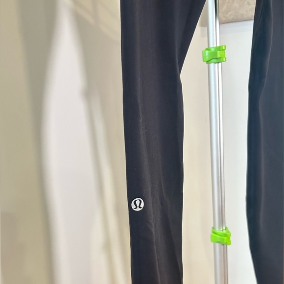 Lululemon Wunder Under Leggings (Reversible) - Black & Pipe Dream Blue - Picture 8 of 8